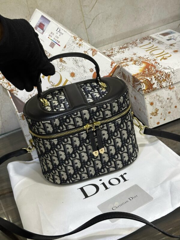 Christian Dior Vanity Bag 12a Quality With Dior Box Bill Satin Dust Cover Size _ 6 By 8 Inches - Image 3