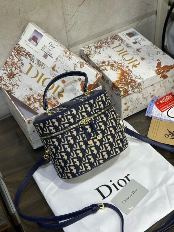 Christian Dior Vanity Bag 12a Quality With Dior Box Bill Satin Dust Cover Size _ 6 By 8 Inches