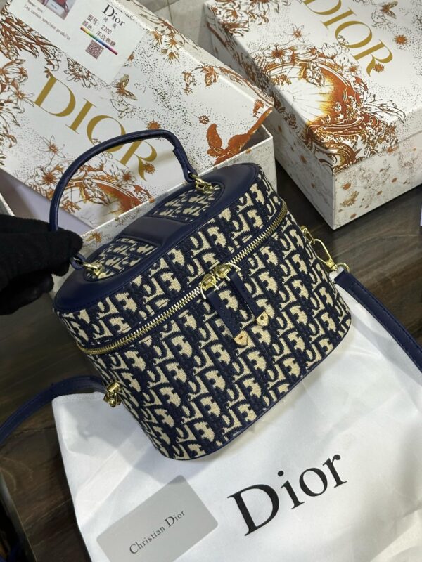 Christian Dior Vanity Bag 12a Quality With Dior Box Bill Satin Dust Cover Size _ 6 By 8 Inches - Image 7