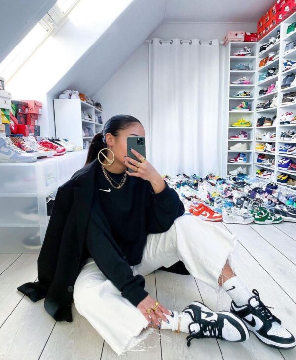 Wmn nike sb dunk low panda black white