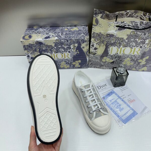 Wmn dior white grey oblique canvas walkndior sneakers - Image 2