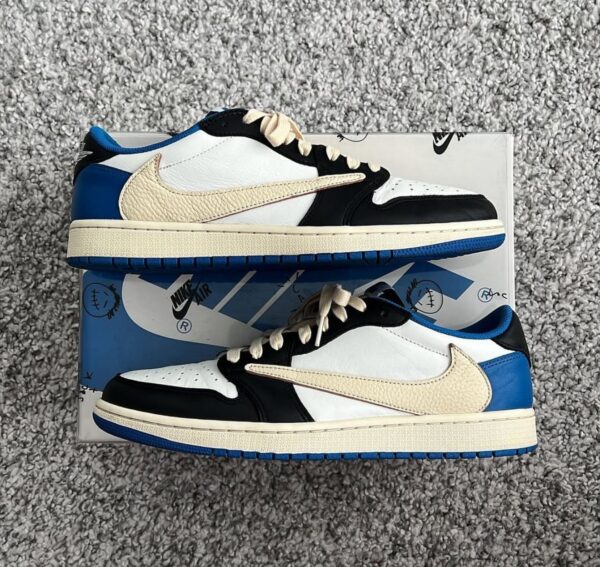 Travis scott x fragment x air jordan 1 low