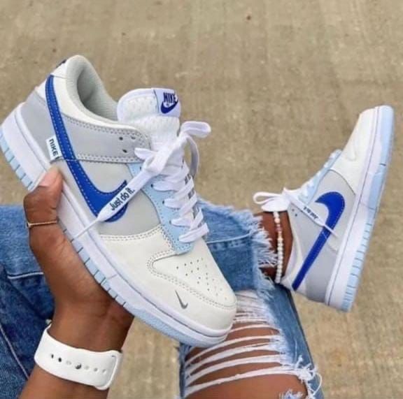 NIKE SB DUNK HYPER ROYAL - Image 2