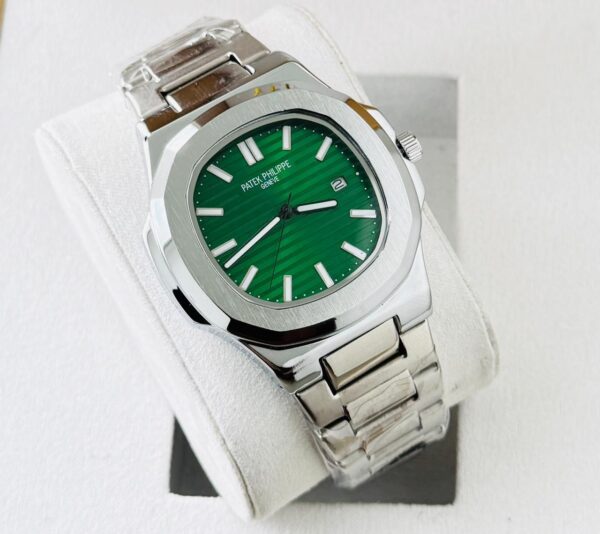 PATEK PHILIPPE NAUTILUS BLACK DIAL – STAINLESS STEEL EDITION