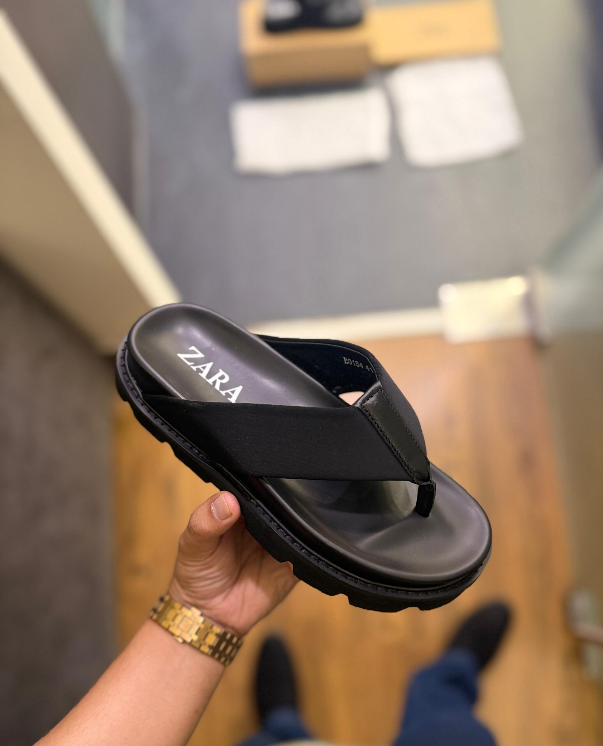 ZARA-STORE ARTICLE IN THE HOUSE